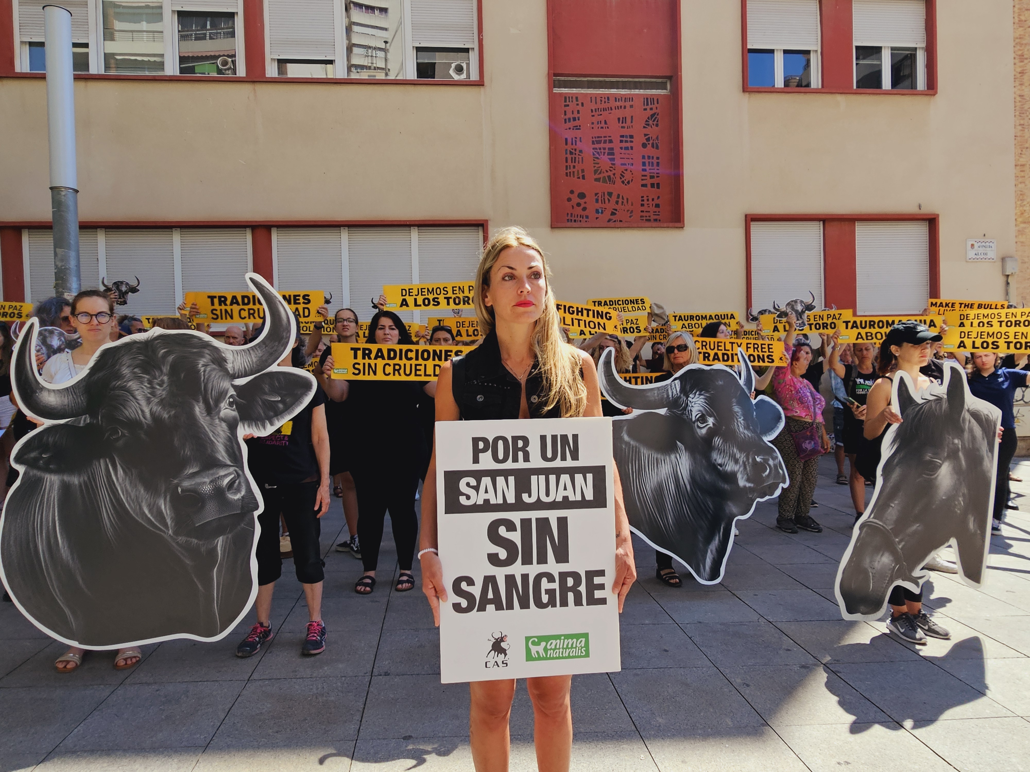 Exigimos la cancelación de las corridas de toros durante las Fiestas de Hogueras en Alicante